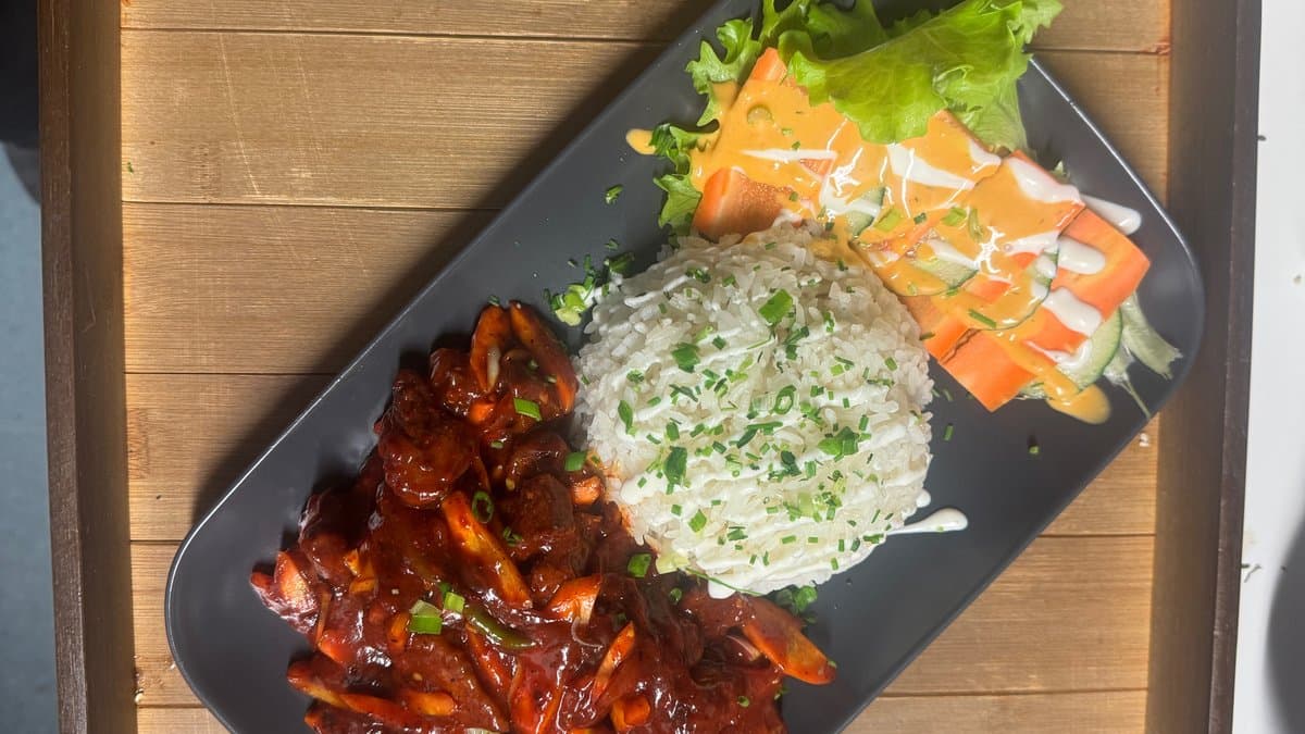 Sri lankalaiset paholaisen annokset Dewon Fried Chickenissa